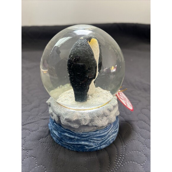 Penguin Family Music Box Snow Globe Plays “Jingle Bells” Holiday Decor Accent - Picture 4 of 7